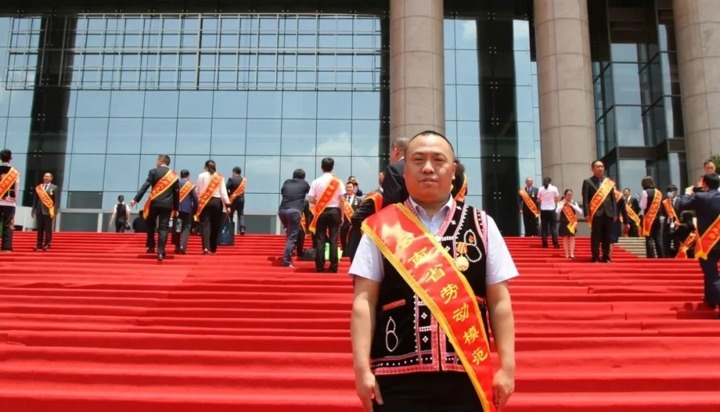 【学习先进】云南省第二十三届劳动模范——兴发娱乐·(中国游)最新官方网站匠人董元春