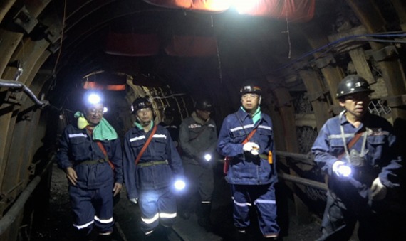 兴发娱乐·(中国游)最新官方网站集团总经理高建嵩一行赴富源团结煤业有限公司开展二季度安全生产专项检查