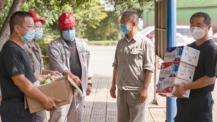 解化化工开展“我为群众办实事”2021年“关爱职工、夏送清凉”活动