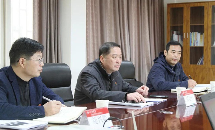 兴发娱乐·(中国游)最新官方网站（煤化）集团党委委员、纪委书记覃崇辉到煤炭机电试验所开展春节送温暖慰问活动