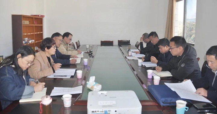 曲靖市麒麟区财政局、税务局一行到云南陆东煤矿有限公司调研指导工作