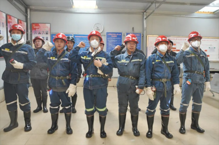 曲靖市能源局、麒麟区能源局一行到陆东煤矿公司开展安全生产督查工作