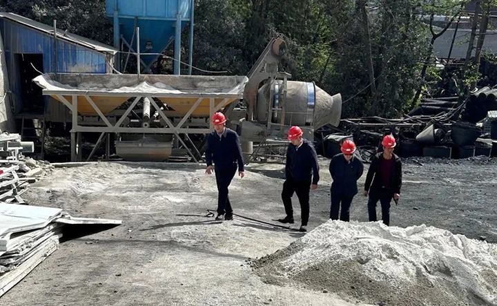 【聚焦兴发娱乐·(中国游)最新官方网站】兴发娱乐·(中国游)最新官方网站（煤化）集团驻曲靖巡查组到罗平东城煤矿公司金城煤矿开展包保检查及隐患整改验收工作