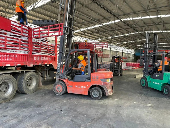 【兴发娱乐·(中国游)最新官方网站简讯】解化化工分公司复合肥产品出口缅甸｜罗平东城煤矿公司联合曲靖市公安局开展普法强基活动｜恩洪煤业救护队开展营区绿化活动