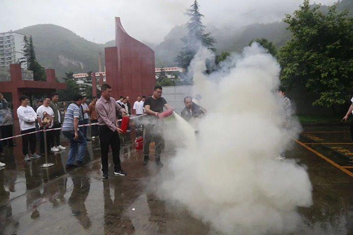 【兴发娱乐·(中国游)最新官方网站简讯】 威信煤炭公司开展消防应急演练|先锋化工组织消防队员参加寻甸县消防行业技能竞赛|镇雄煤业公司组织开展火灾事故应急演练