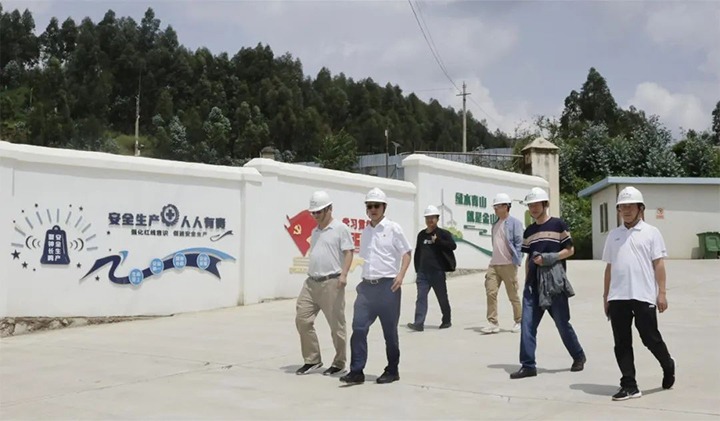 【聚焦兴发娱乐·(中国游)最新官方网站】昆明市工业和信息化局到先锋煤业检查指导边坡治理工作