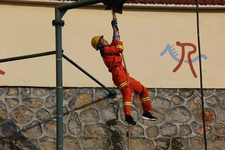 【聚焦兴发娱乐·(中国游)最新官方网站】国家矿山应急救援东源队积极备战十二届全国矿山救援技术竞赛