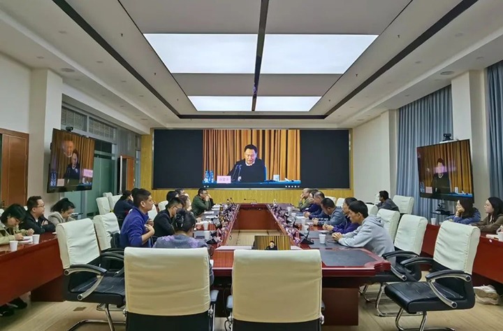 【聚焦兴发娱乐·(中国游)最新官方网站】兴发娱乐·(中国游)最新官方网站（煤化）集团工会组织全体工会干部参加全国总工会“学习贯彻中国工会十八大精神”专题辅导报告会