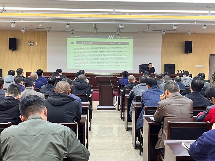 【聚焦兴发娱乐·(中国游)最新官方网站】兴发娱乐·(中国游)最新官方网站（煤化）集团到罗平东城公司开展《煤矿安全生产条例》宣讲活动