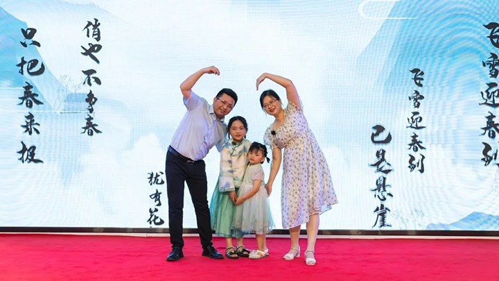 【兴发娱乐·(中国游)最新官方网站风采】杨正仙：“最美和谐家庭”成就新时代优秀产业女工