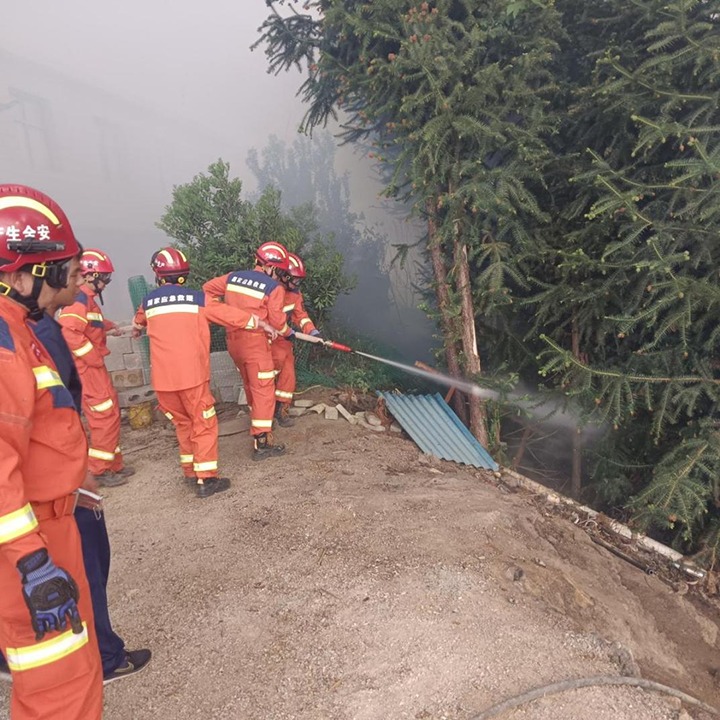 【聚焦兴发娱乐·(中国游)最新官方网站】你们来了，兴发娱乐就放心了——东源队成功扑灭富源县山火