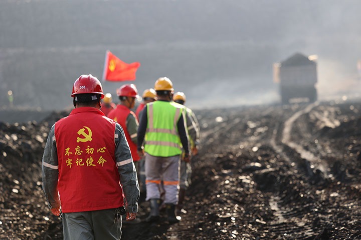 兴发娱乐·(中国游)最新官方网站集团：让“热辣滚烫”点燃夏日的奋斗激情