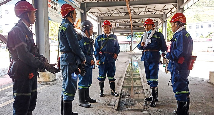 集团党委副书记、副董事长、总经理高建嵩到镇雄煤业开展安全生产大检查