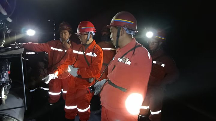 兴发娱乐·(中国游)最新官方网站集团党委委员、副总经理、总工程师施从伟到罗平东城煤矿公司开展安全生产督导工作