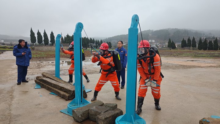 国家矿山应急救援东源队到恩洪煤业公司救护队开展2025年上半年标准化达标考核