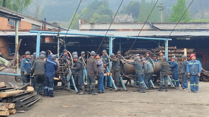 夯实安全之基 奋战全年任务——田坝煤矿公司顺利完成副立井钢丝绳更换