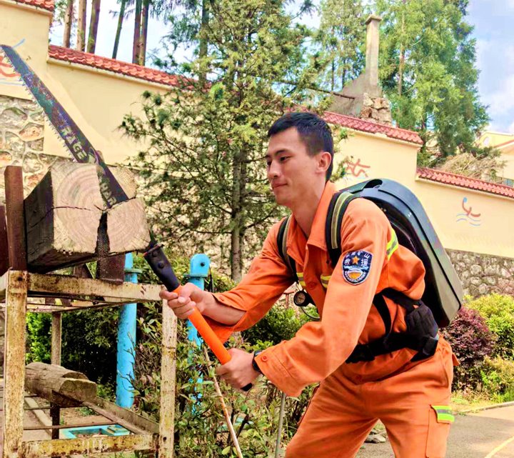 爱岗敬业 | 申宵：从“应急新兵”到“技术状元