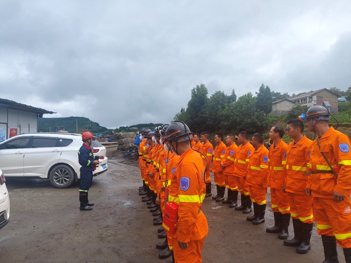 从课堂到井下  以实战砺尖兵——云南省第54期专职矿山救护队新队员深入顺源煤矿开展沉浸式培训